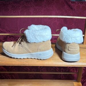 Skechers Women's Beige Boots with White Fur